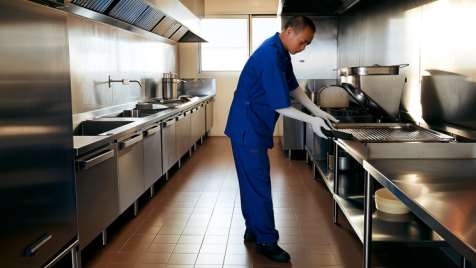 油煙機(jī)“懶癌”患者注意！五年不進(jìn)行油煙機(jī)清洗等于自找麻煩，你家油煙機(jī)多少歲了？